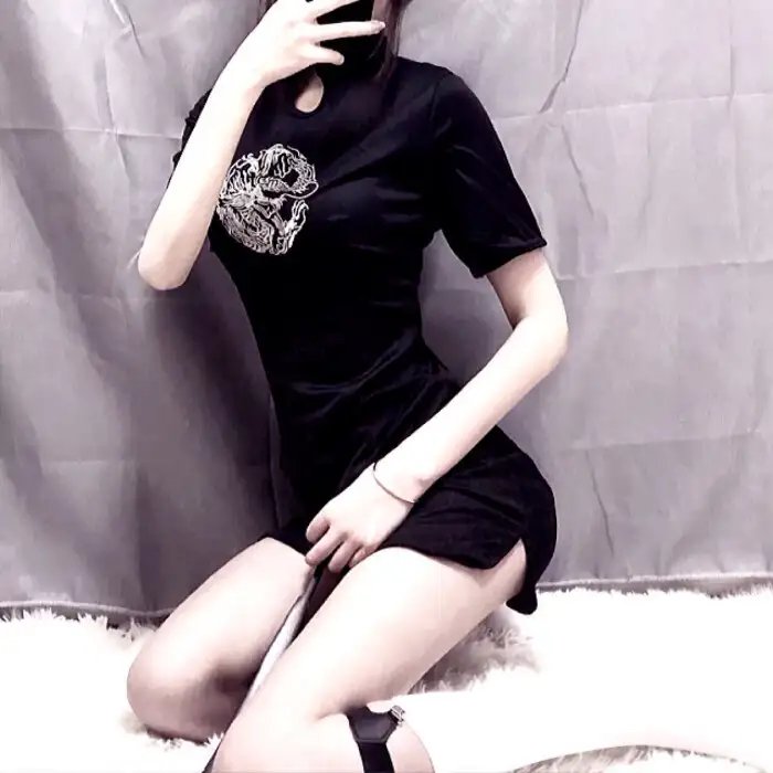 穿盔甲的少女